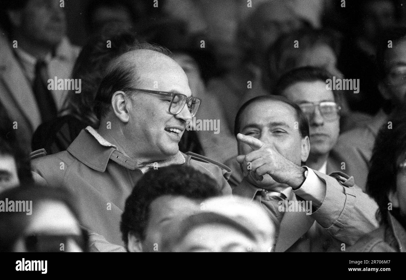 Repertorio fotografico, Italia. 30th giugno, 2023. **TARIFFA SPECIALE** **TARIFFA SPECIALE** STADIO SAN SIRO MEAZZA, DERBY MILAN SOCCER MATCH INTER, BETTINO CRAXI E SILVIO BERLUSCONI ANNO 1988 (MILANO - 1988-04-24, FOTOGRAMMA MIMMO CARULLI) ps la foto è utilizzabile per il contesto in cui è stata scattata, E senza l'intento diffamatorio del decoro delle persone rappresentate solo uso Editoriale Credit: Independent Photo Agency/Alamy Live News Foto Stock