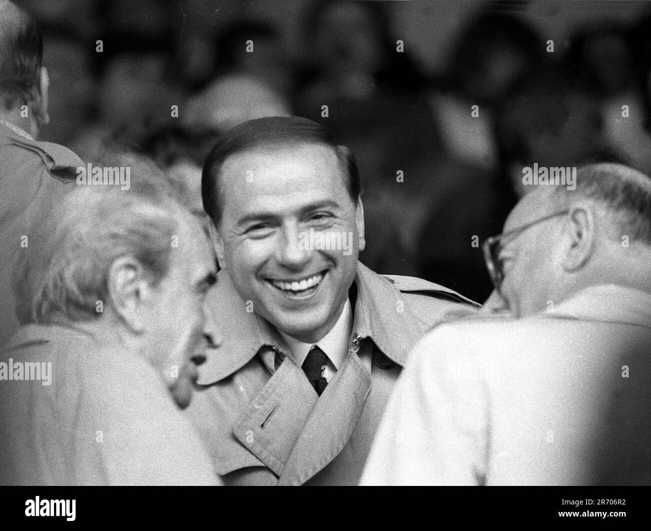 Repertorio fotografico, Italia. 30th giugno, 2023. **TARIFFA SPECIALE** **TARIFFA SPECIALE** STADIO SAN SIRO MEAZZA, DERBY MILAN SOCCER MATCH INTER, SILVIO BERLUSCONI, GIUSEPPE PRISCO ANNO 1988 (MILANO - 1988-04-24, PHOTOGRAM MIMMO CARULLI) ps la foto è utilizzabile nel contesto in cui è stata scattata, E senza l'intento diffamatorio del decoro delle persone rappresentate solo uso Editoriale Credit: Independent Photo Agency/Alamy Live News Foto Stock Repertorio fotografico, Italia. 30th giugno, 2023. **TARIFFA SPECIALE** **TARIFFA SPECIALE** STADIO SAN SIRO MEAZZA, DERBY MILAN SOCCER MATCH INTER, SILVIO BERLUSCONI, GIUSEPPE PRISCO ANNO 1988 (MILANO - 1988-04-24, PHOTOGRAM MIMMO CARULLI) ps la foto è utilizzabile nel contesto in cui è stata scattata, E senza l'intento diffamatorio del decoro delle persone rappresentate solo uso Editoriale Credit: Independent Photo Agency/Alamy Live News Foto Stock