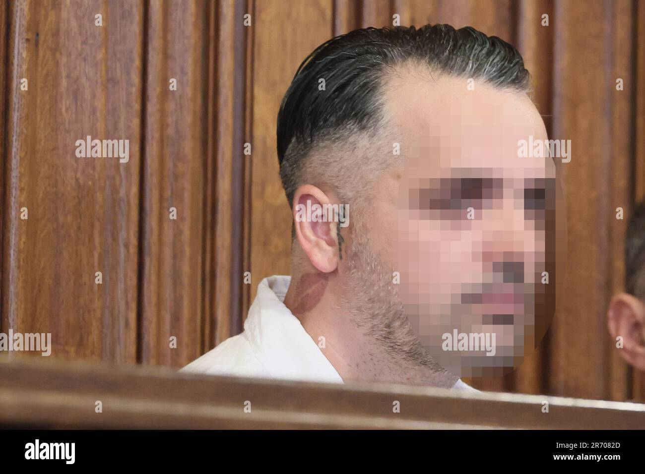 L'accusato Shqiprim Avdyli ha ritratto il primo giorno del processo di Shqiprim Avdyli, presso la Corte delle Assizioni di Liegi, lunedì 12 giugno 2023. Avdyli, di 33 anni, è accusato dell'assassinio di sua moglie Fatlinda Bungu (32) il 10 gennaio 2019 ad Herstal. FOTO DI BELGA BRUNO FAHY Foto Stock