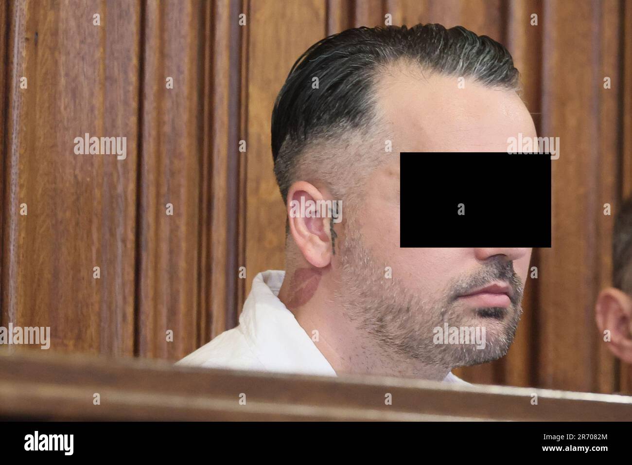 L'accusato Shqiprim Avdyli ha ritratto il primo giorno del processo di Shqiprim Avdyli, presso la Corte delle Assizioni di Liegi, lunedì 12 giugno 2023. Avdyli, di 33 anni, è accusato dell'assassinio di sua moglie Fatlinda Bungu (32) il 10 gennaio 2019 ad Herstal. FOTO DI BELGA BRUNO FAHY Foto Stock