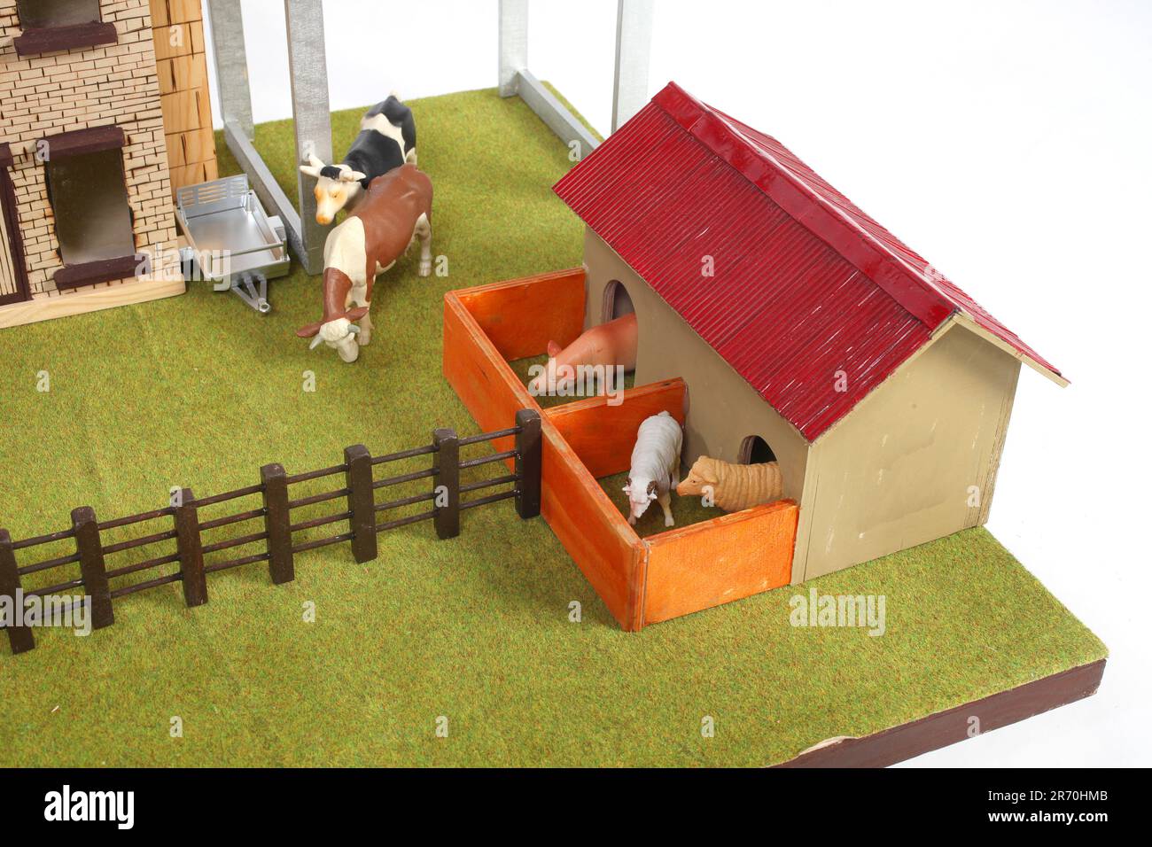 Un cortile in legno con animali Foto Stock