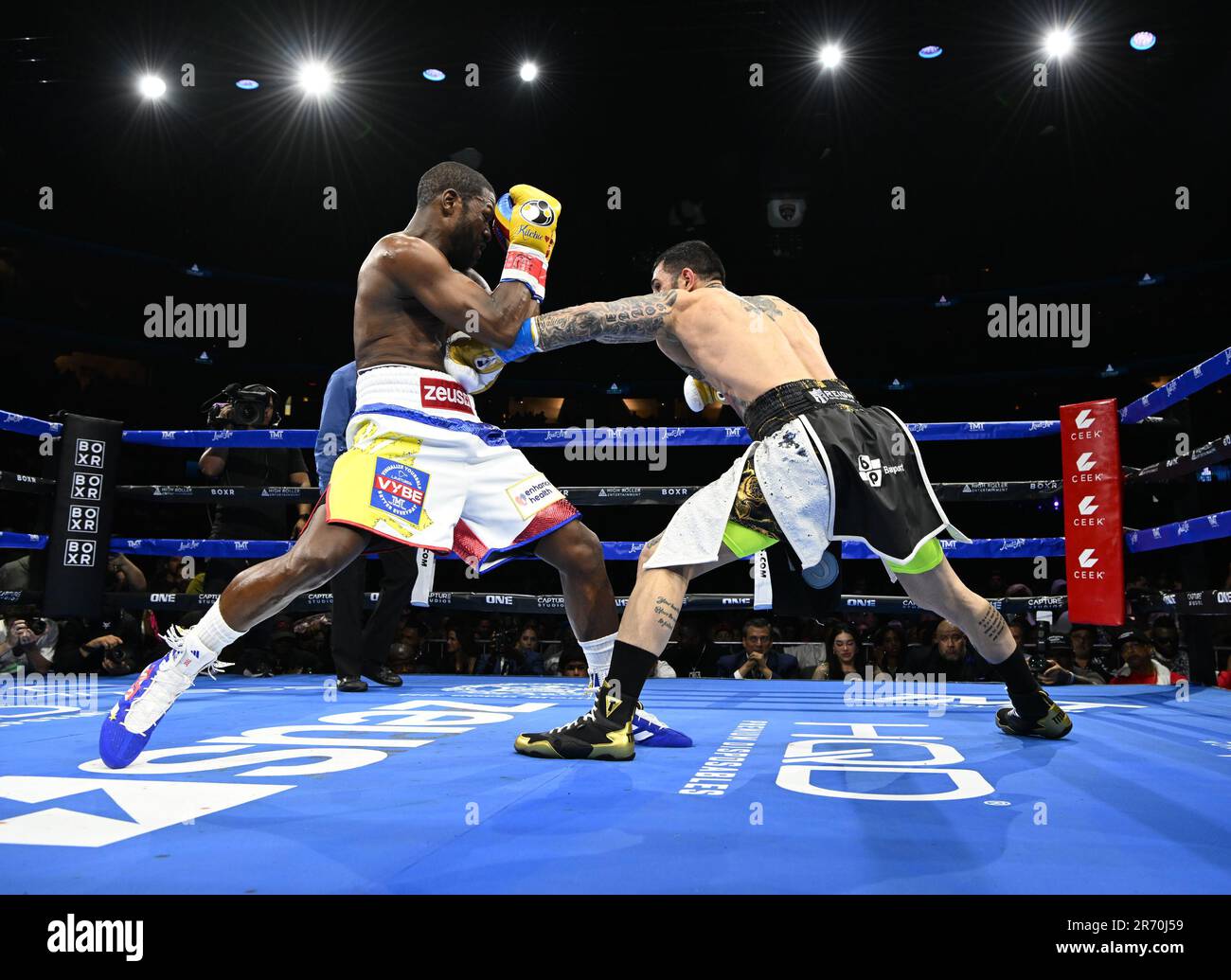 SUNRISE FL - 11 GIUGNO: Floyd Mayweather Vs John Gotti III alla FLA Live Arena il 11 giugno 2023 a Sunrise, Florida. Credito: mpi04/MediaPunch Foto Stock