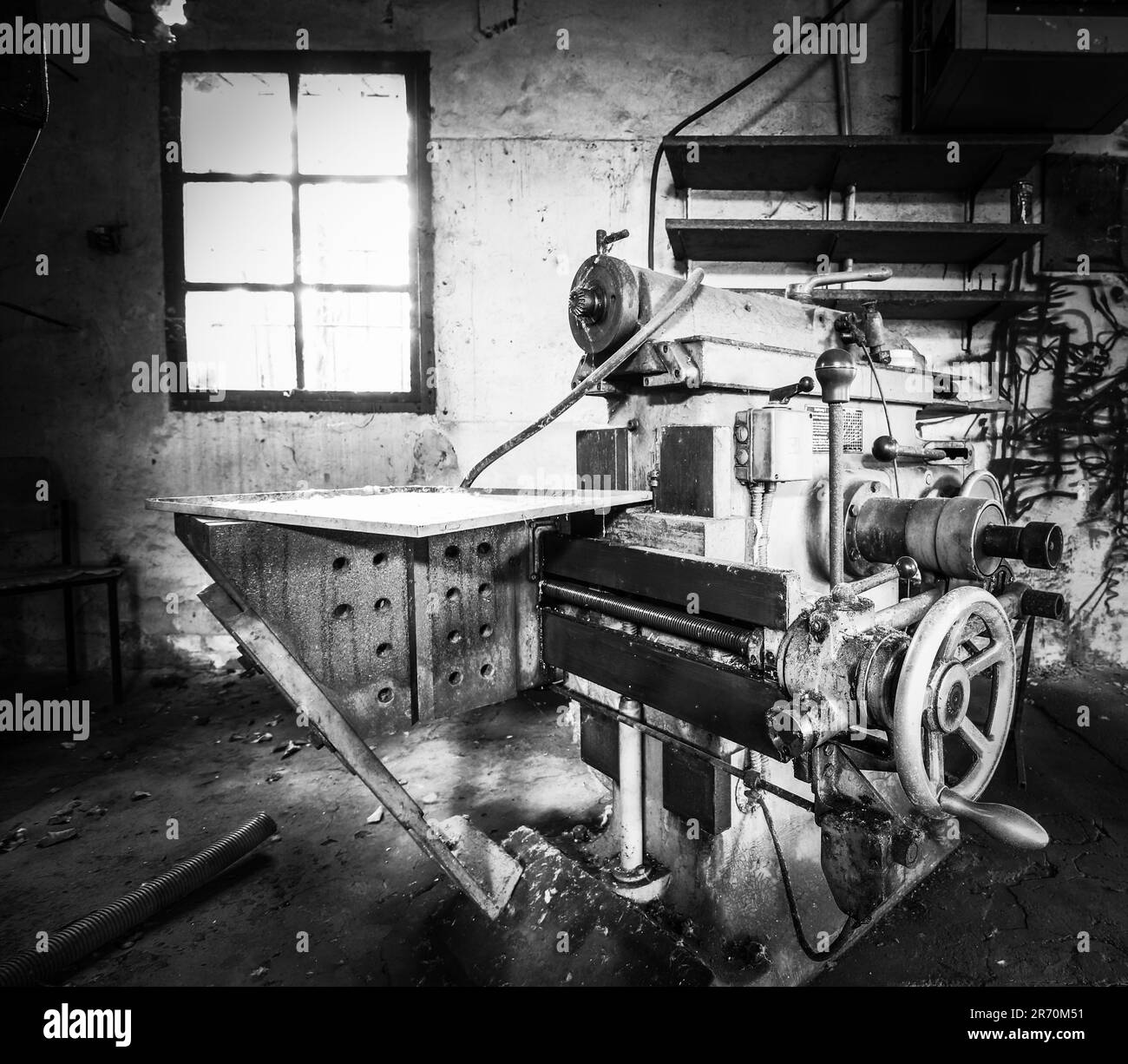macchinari invecchiati in un impianto industriale Foto Stock
