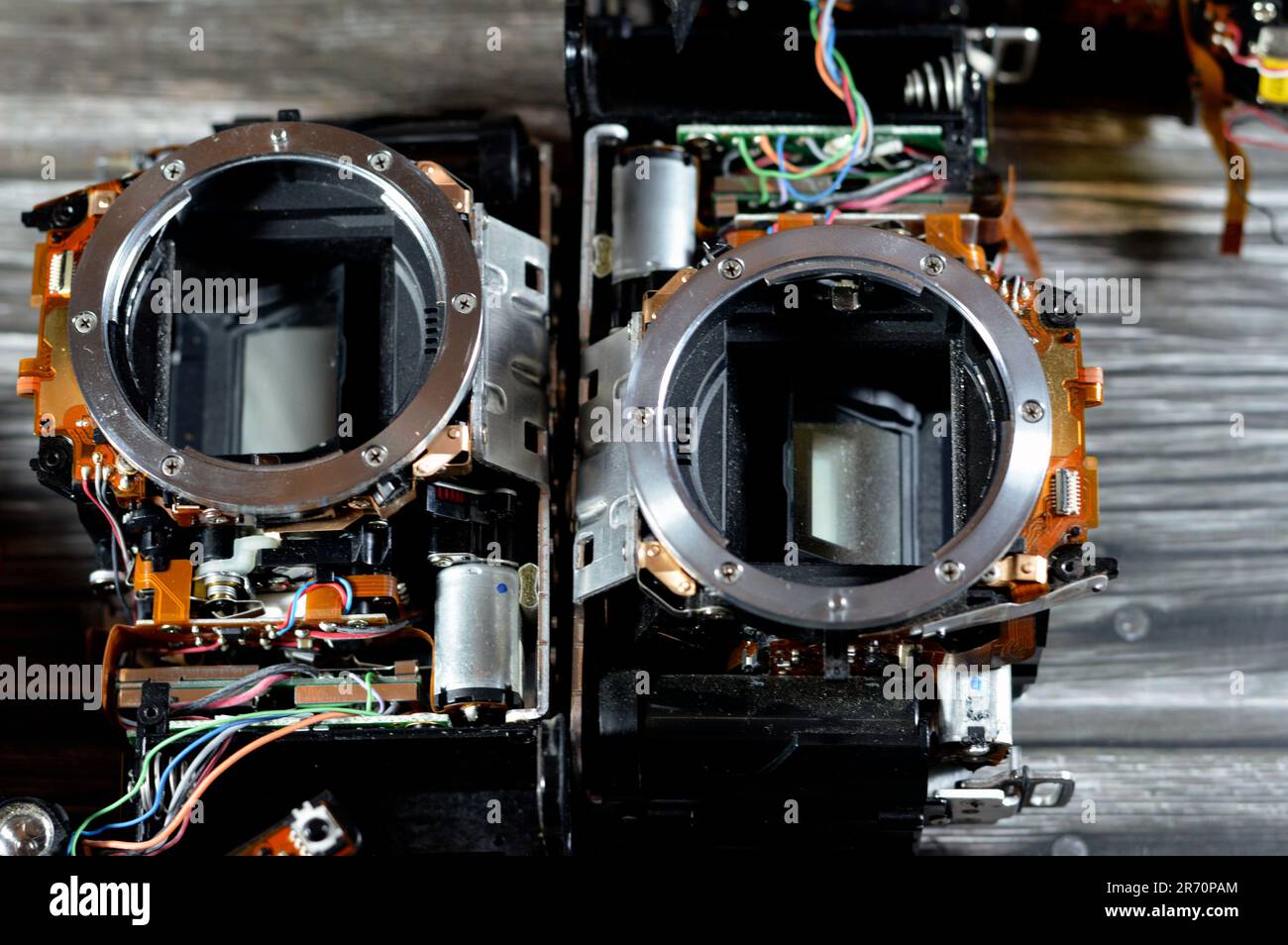 Reflex digitale fotografia e video fotocamera digitale riparazione interna da parte di tecnico o ingegnere, fotocamera e tecnologia attrezzature manutenzione e riparazione conc Foto Stock