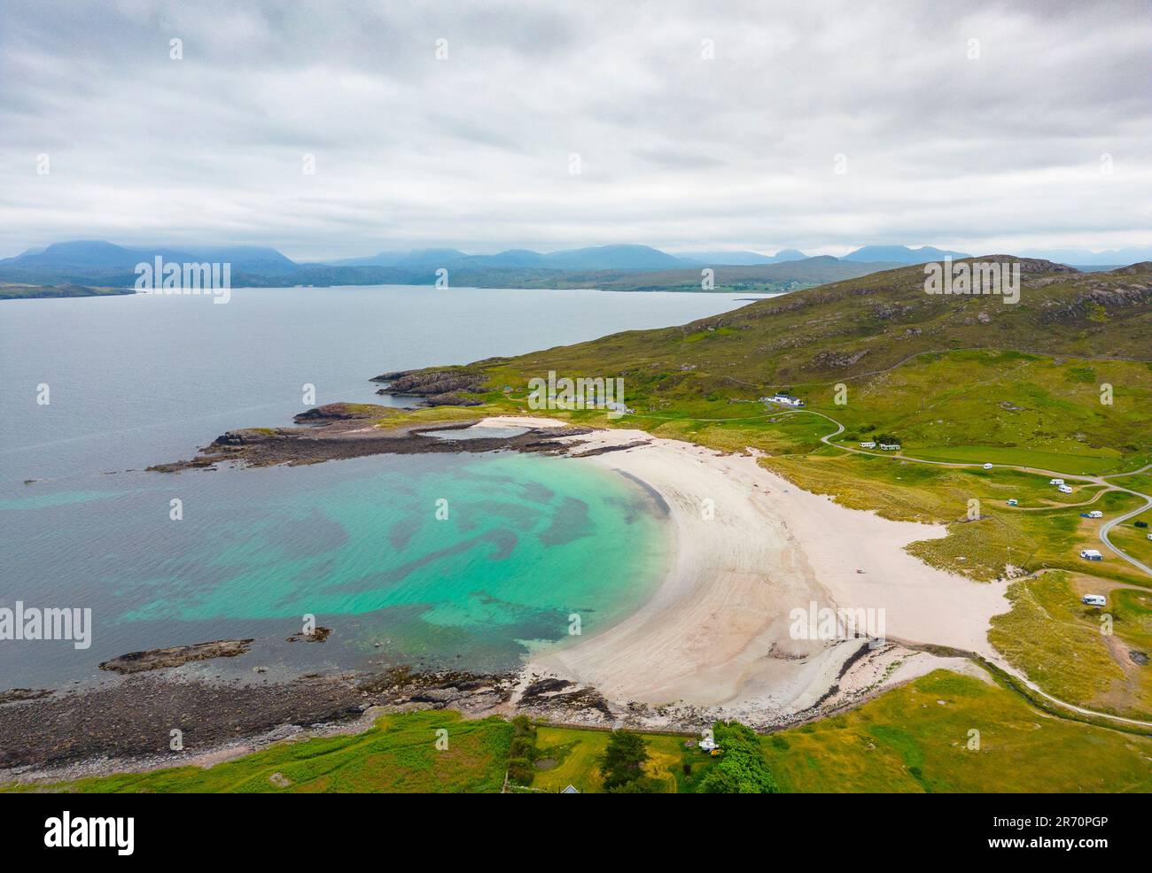 Vista aerea della spiaggia di Mellon Udrigle sulla baia di Gruinard a Wester Ross, Scozia, Regno Unito Foto Stock