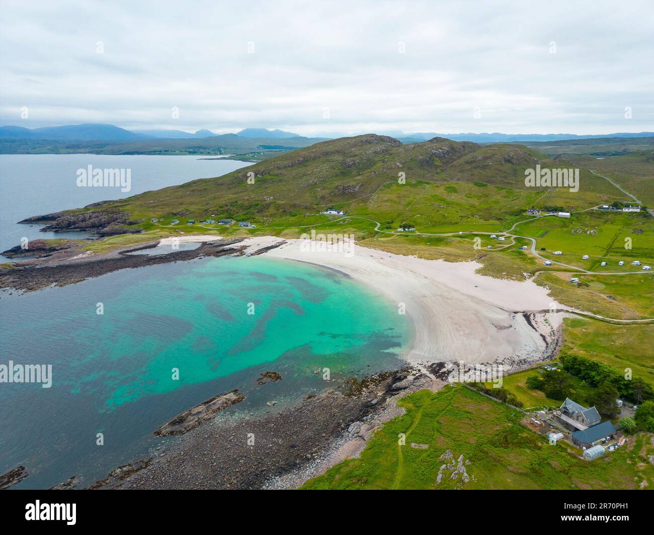 Vista aerea della spiaggia di Mellon Udrigle sulla baia di Gruinard a Wester Ross, Scozia, Regno Unito Foto Stock