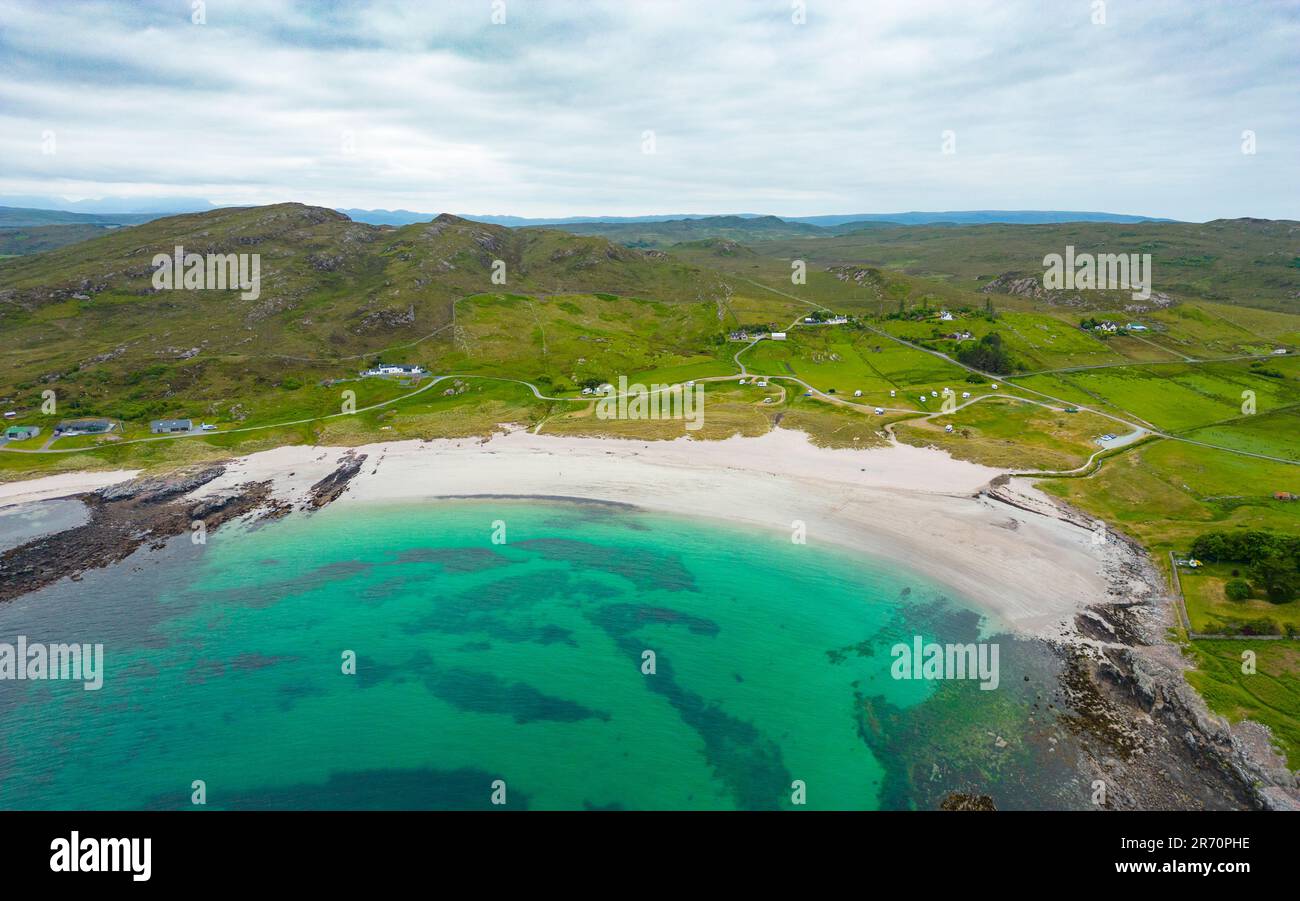 Vista aerea della spiaggia di Mellon Udrigle sulla baia di Gruinard a Wester Ross, Scozia, Regno Unito Foto Stock