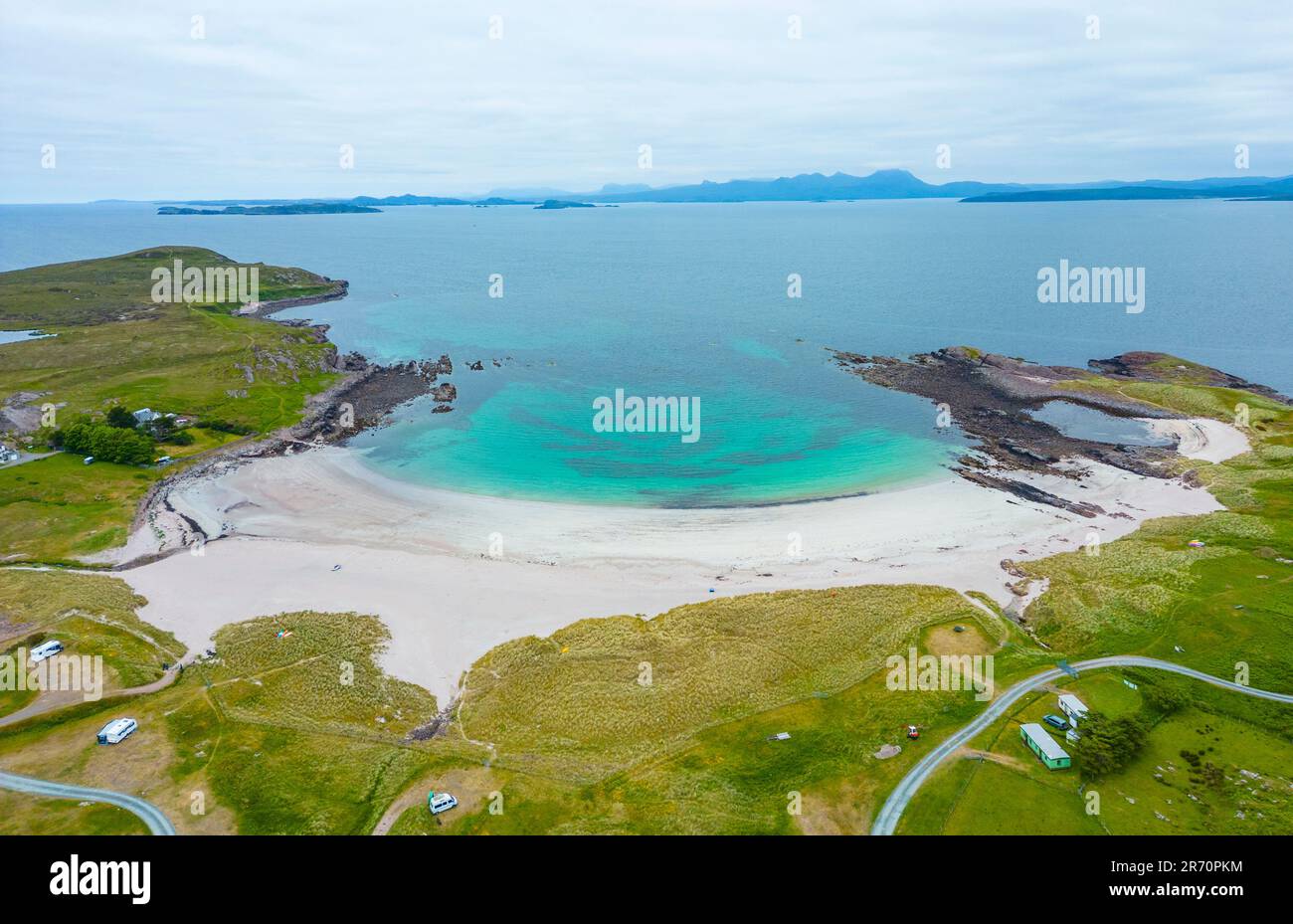 Vista aerea della spiaggia di Mellon Udrigle sulla baia di Gruinard a Wester Ross, Scozia, Regno Unito Foto Stock