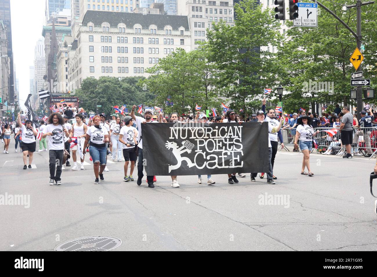 12 giugno 2023, New York City, New York: (NUOVA) Parata nazionale di Puerto Rican Day. 11 giugno 2023, New York, USA: La National Puerto Rican Day Parade, che è la più grande dimostrazione di orgoglio culturale, si svolge sulla 5th Avenue a New York, con persone che allineano il viale danzando e allietando lungo le parate di carri, automobili, ballerini tra cui famose stelle. La parata si svolge la seconda Domenica di Giugno, in onore dei 3,2 milioni di abitanti di Porto Rico e di tutte le persone di nascita o patrimonio portoricano residenti sulla terraferma degli Stati Uniti. (Credit Image: © Jose Francisco/TheNEWS2 via ZUMA Press W Foto Stock