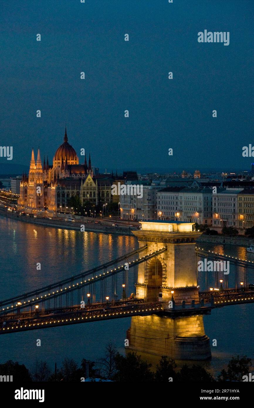 Ungheria, Budapest, paesaggio del Danubio, il ponte delle catene Foto Stock