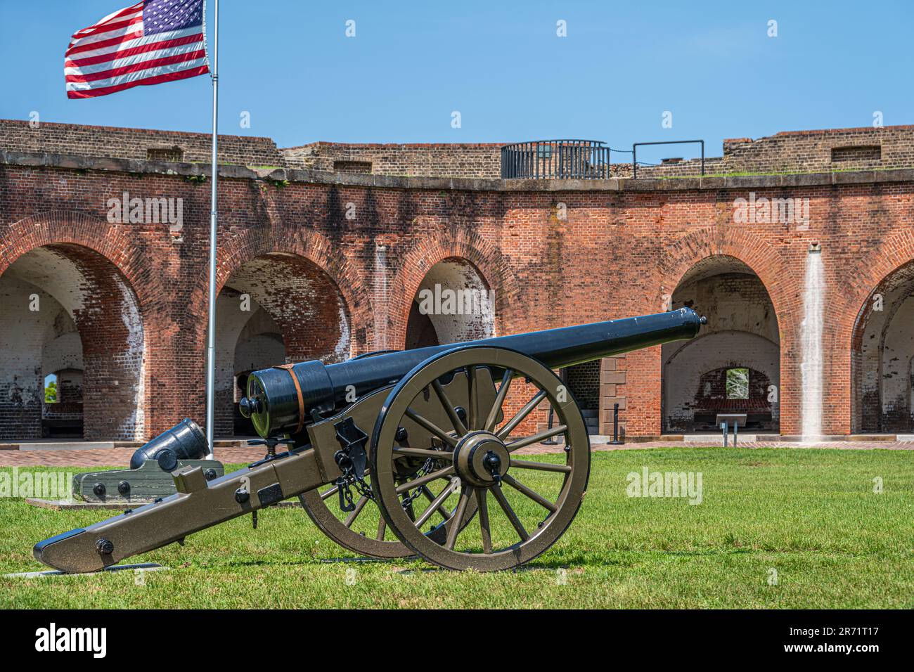 Cannone del cortile a Fort Pulaski sull'isola di Cockspur lungo il fiume Savannah a Savannah, Georgia. (USA) Foto Stock