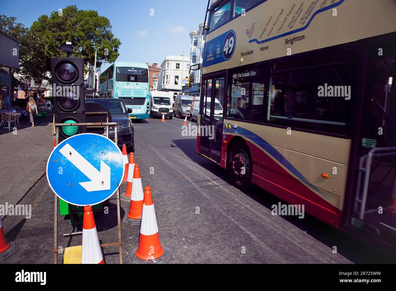 Inghilterra, East Sussex, Brighton, Western Road, congestione del traffico causata dalla società di gas che scava la strada. Foto Stock