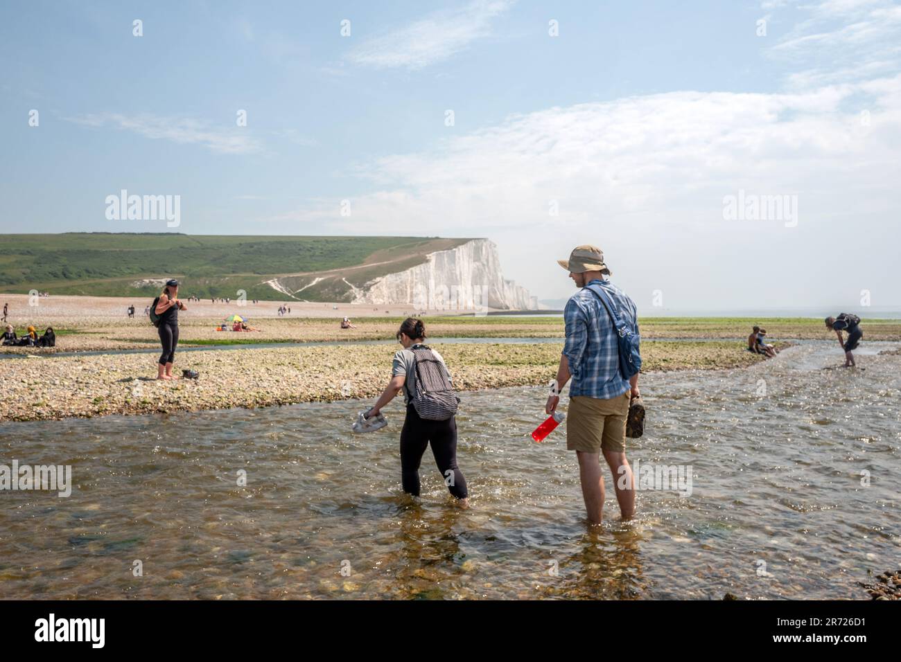 Seaford, 11th 2023 giugno: La spiaggia a Cuckmere Haven in una bella giornata di sole Foto Stock