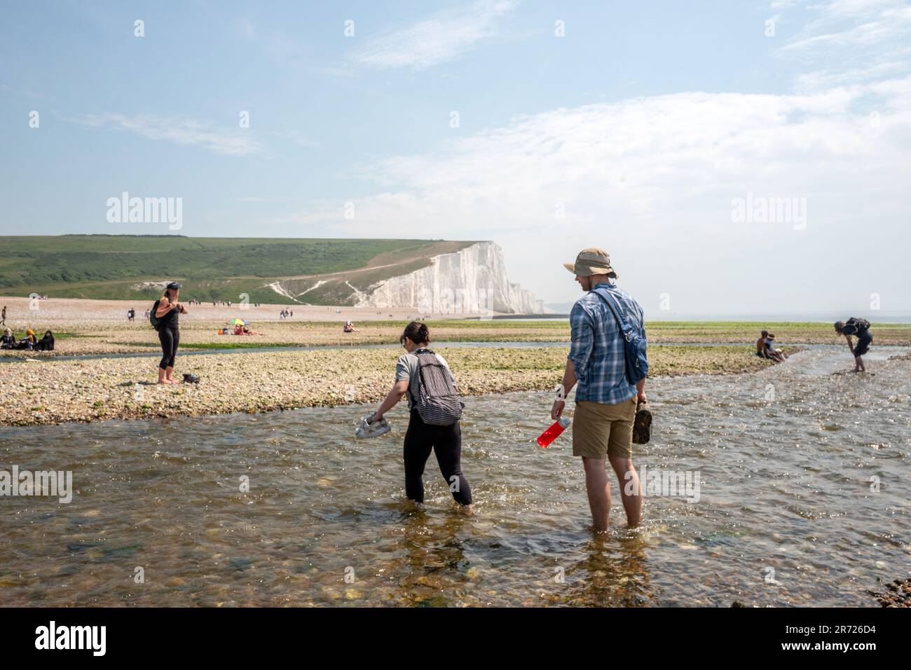 Seaford, 11th 2023 giugno: La spiaggia a Cuckmere Haven in una bella giornata di sole Foto Stock