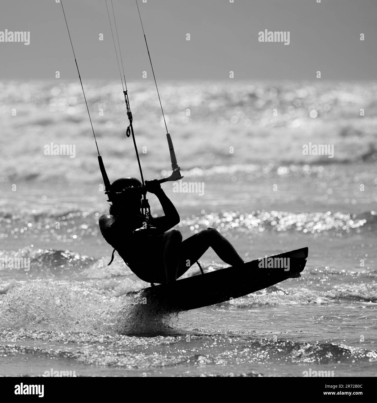 Kite surfer in azione a Westward ho, North Devon Foto Stock