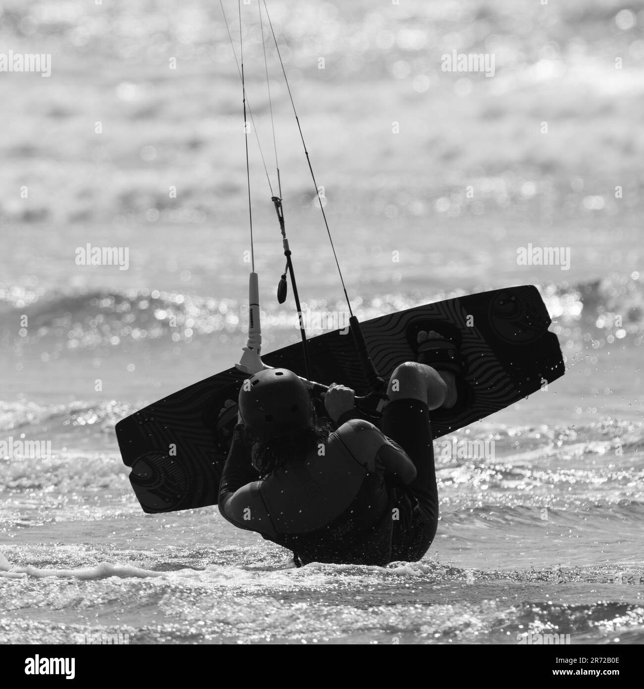 Kite surfer in azione a Westward ho, North Devon Foto Stock