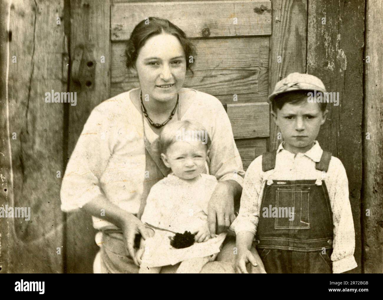 Famiglia degli anni '1930, grande depressione, madre e figli Foto Stock