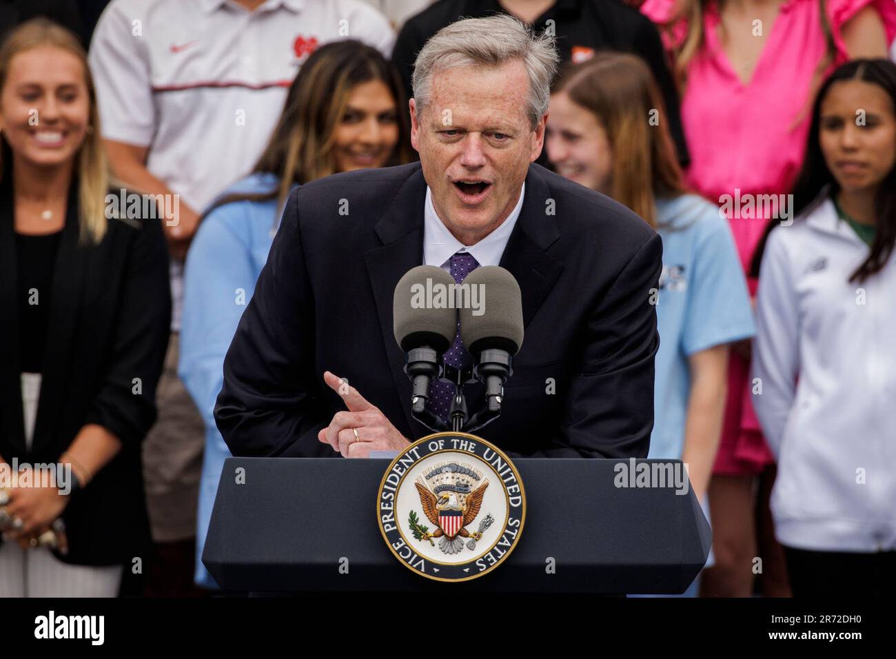 Washington, Stati Uniti. 12th giugno, 2023. Charlie Baker, presidente della NCAA ed ex governatore del Massachusetts, parla durante un evento College Athlete Day sul prato meridionale della Casa Bianca lunedì 12 giugno 2023 a Washington, DC. La Casa Bianca sta organizzando l'evento per onorare i campioni nazionali NCAA del 2022-2023 provenienti da tutto il paese. Foto di Samuel Corum/UPI Credit: UPI/Alamy Live News Foto Stock