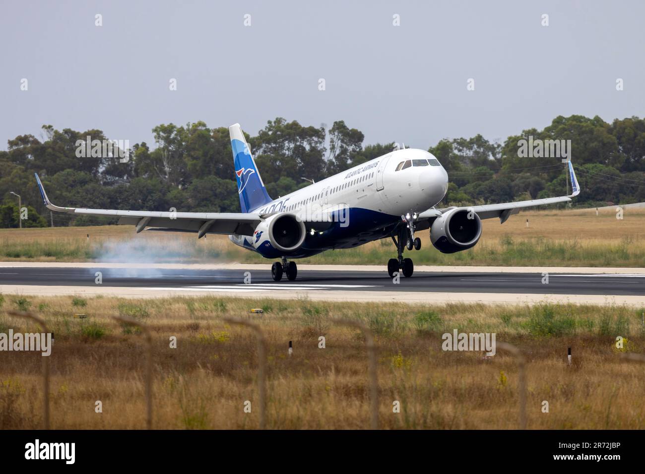 Pista di atterraggio Atlantic Airways Airbus A320-251N (Reg.: OY-RCK) 31. Foto Stock