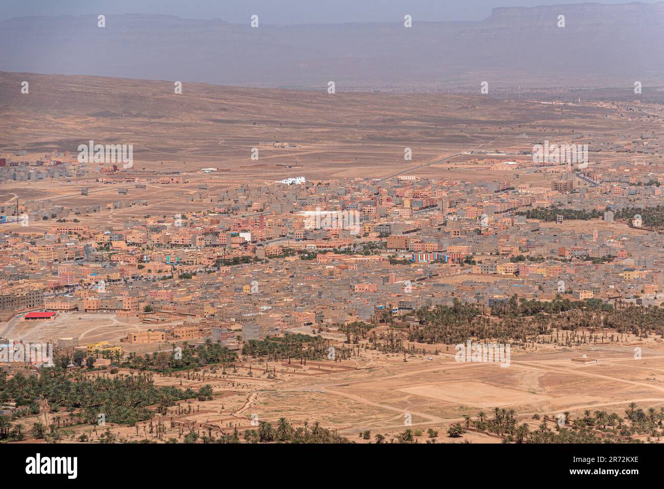 Magnifica vista panoramica dal Monte Zagora nella valle del Draa, Marocco Foto Stock