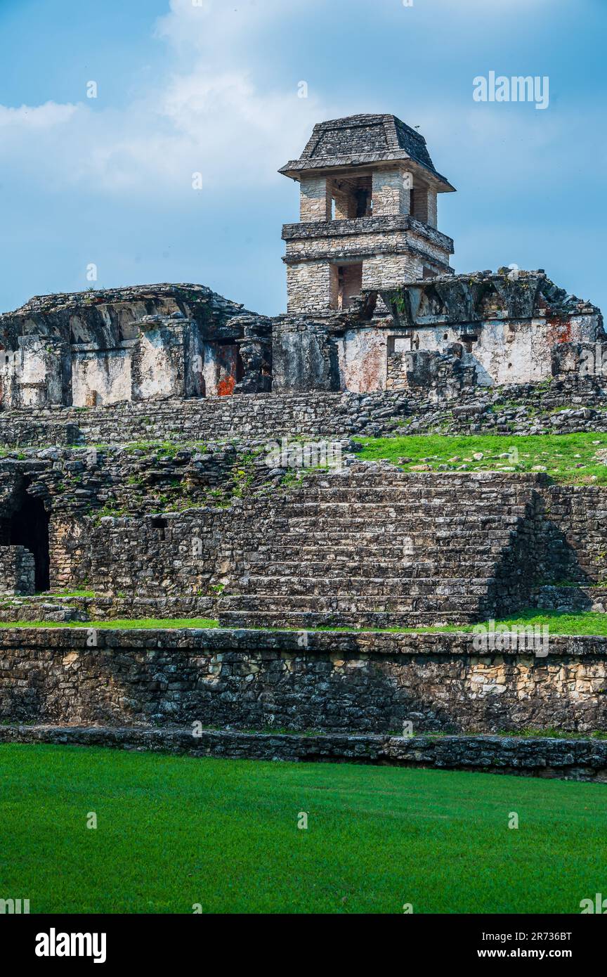 Antiche rovine Maya nel sito archeologico di Palenque in Chiapas, uno dei siti più importanti del Messico Foto Stock