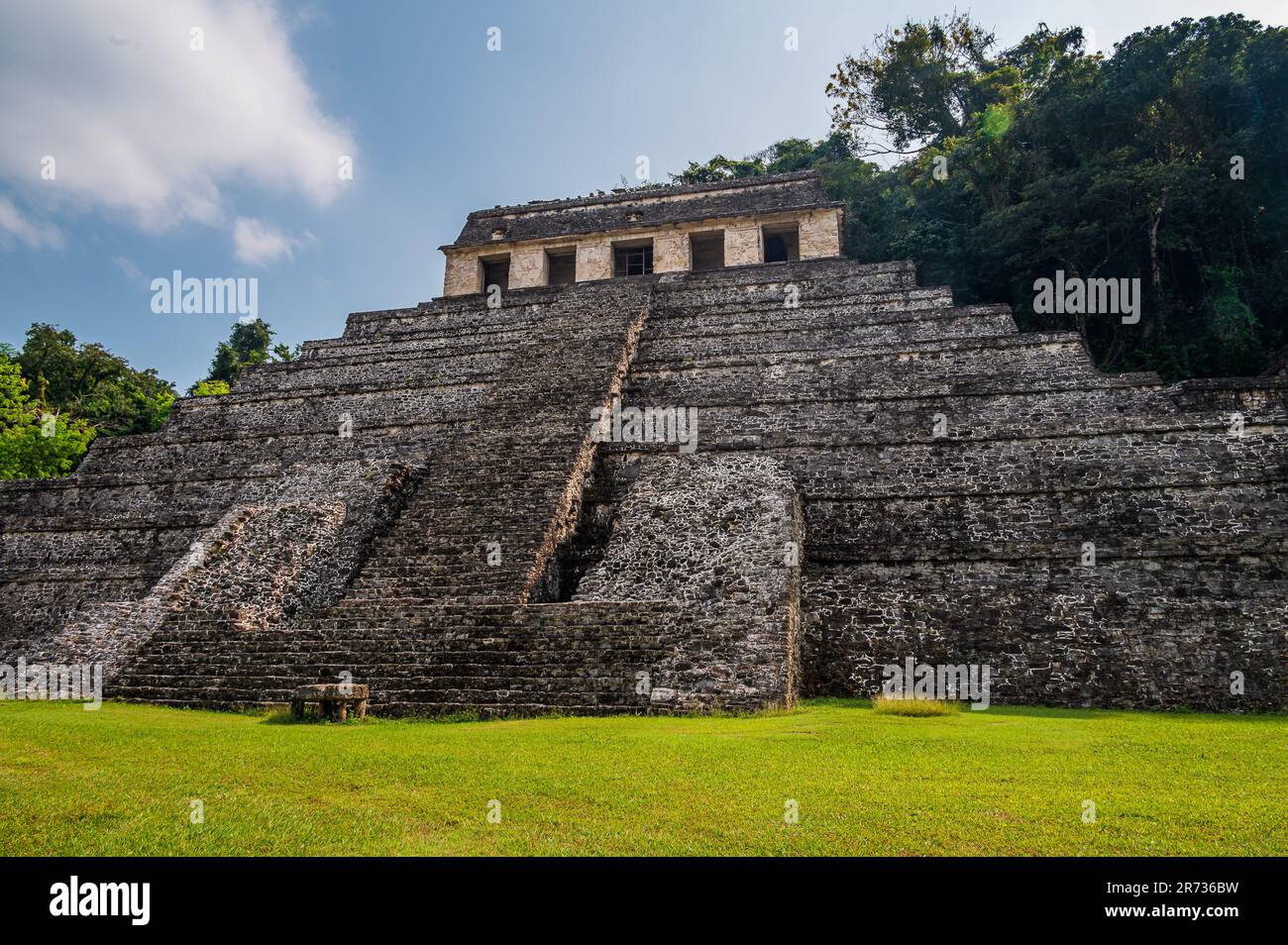 Antiche rovine Maya nel sito archeologico di Palenque in Chiapas, uno dei siti più importanti del Messico Foto Stock