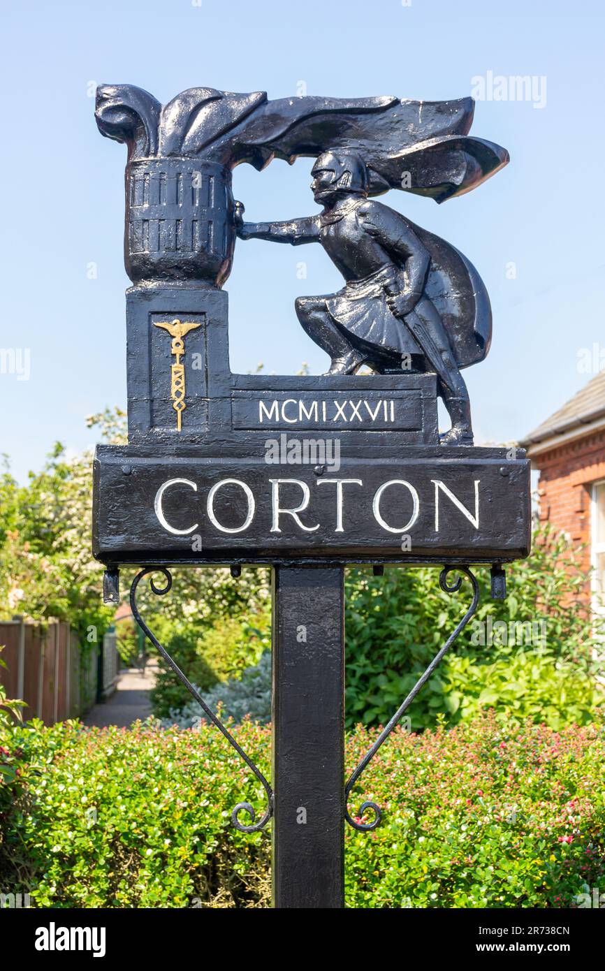 Segno di villaggio, la strada, Corton, Suffolk, Inghilterra, Regno Unito Foto Stock
