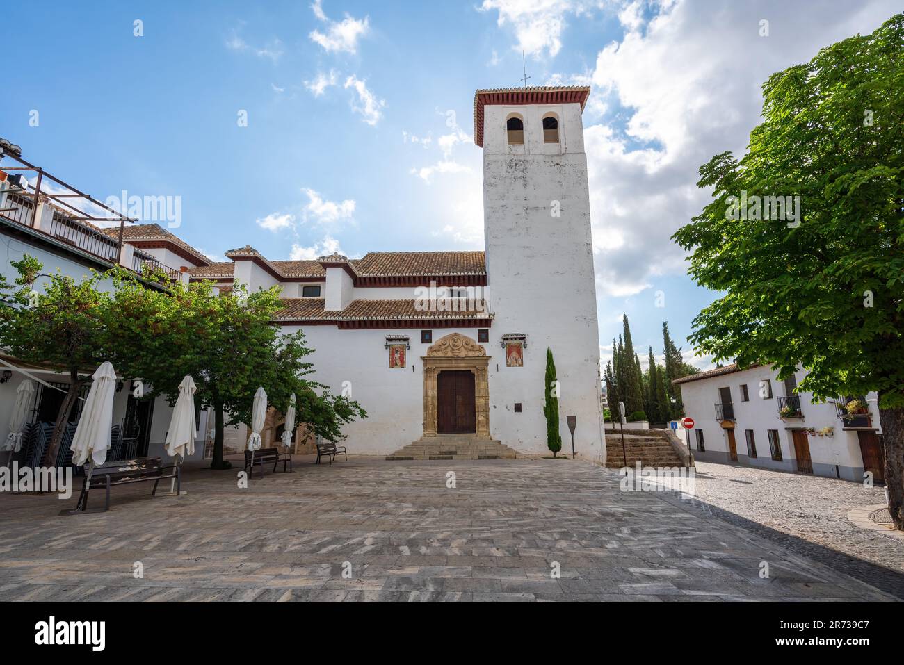 Chiesa di San Miguel Bajo nel quartiere di Albaicin - Granada, Andalusia, Spagna Foto Stock