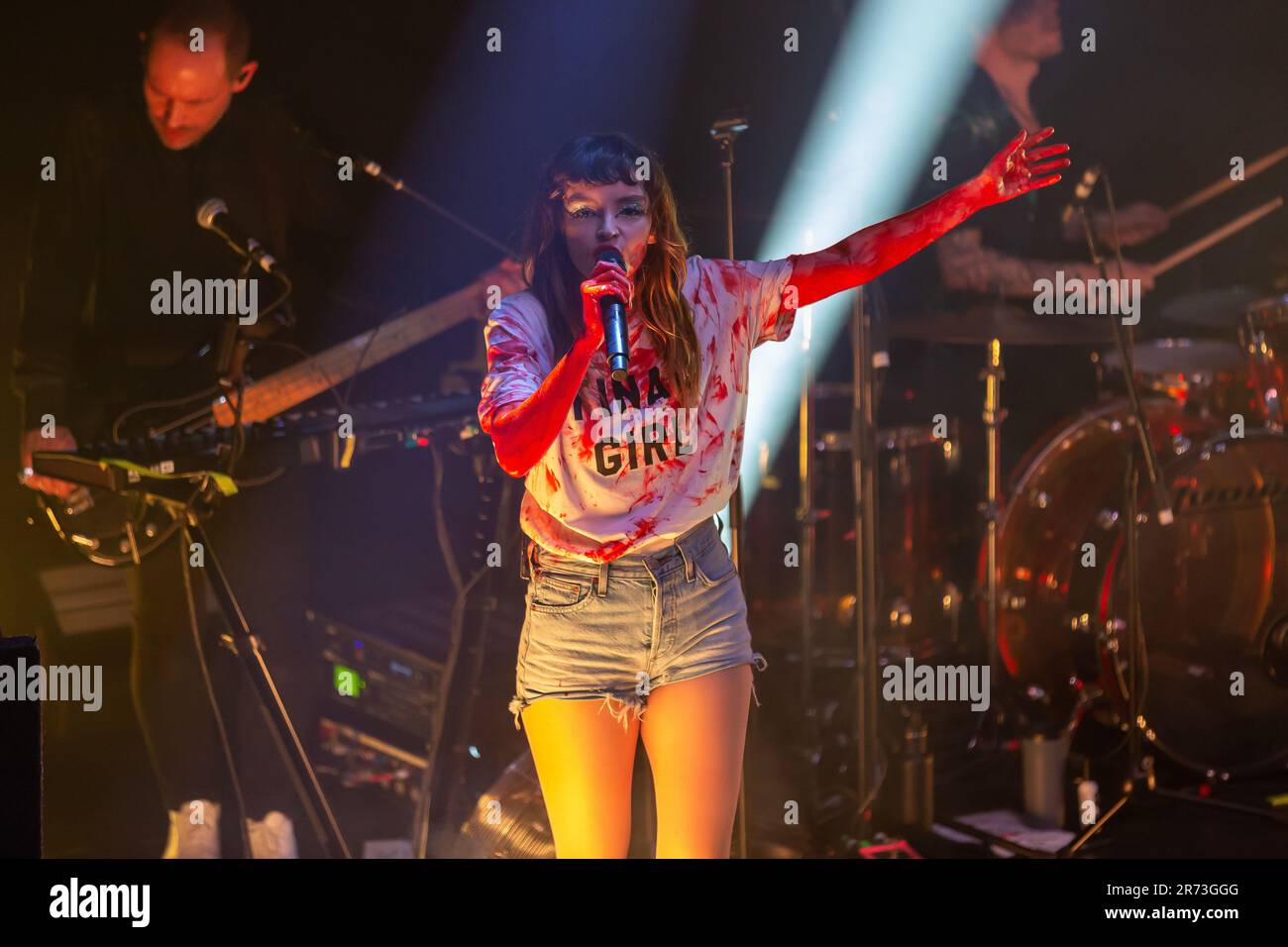 Dundee, Scozia. 12th giugno 2023. La band scozzese CHVRCHES suona l'ultimo spettacolo del loro Screen Violence Tour al Fat Sams Credit: Tim J. Gray/Alamy Live News Foto Stock