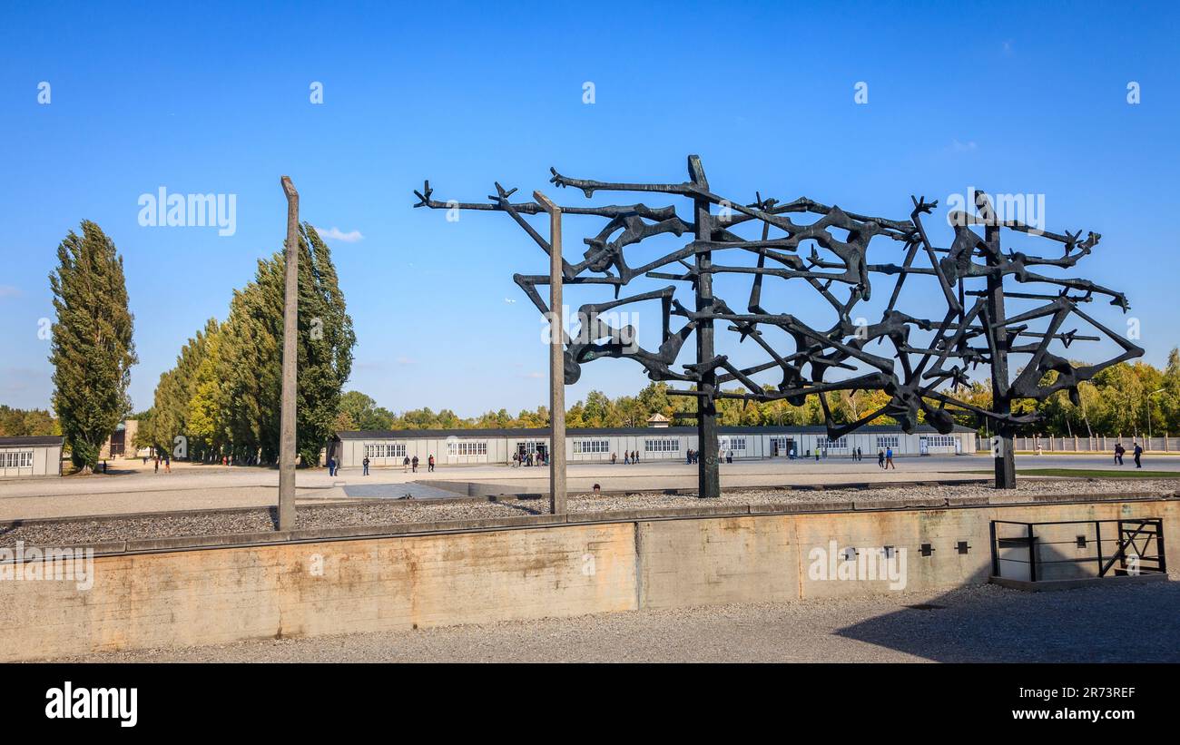 Dachau, Germania, 30 settembre 2015: Muro Memoriall internazionale nel sito commemorativo del campo di concentramento di Dachau Foto Stock