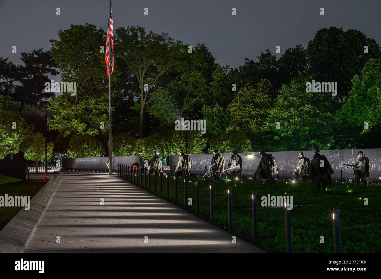 Il Korean Veterans War Memorial dopo il tramonto a Washington DC Foto Stock