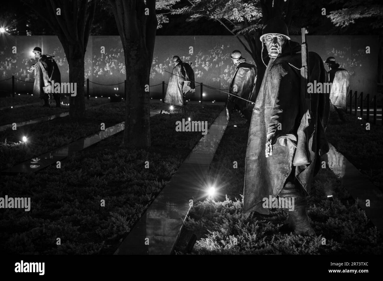 Il Korean Veterans War Memorial dopo il tramonto a Washington DC Foto Stock