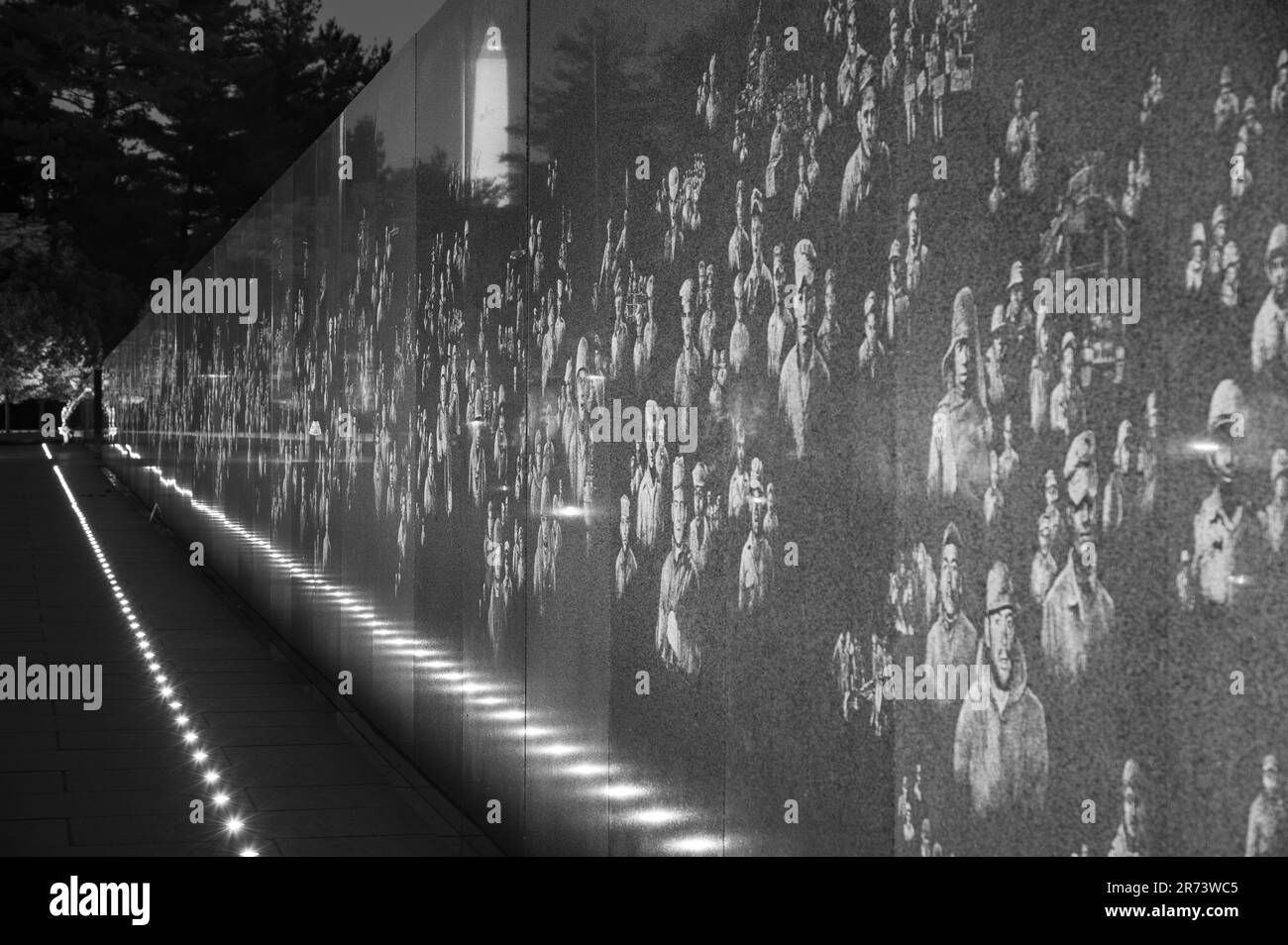 Il Korean Veterans War Memorial dopo il tramonto a Washington DC Foto Stock