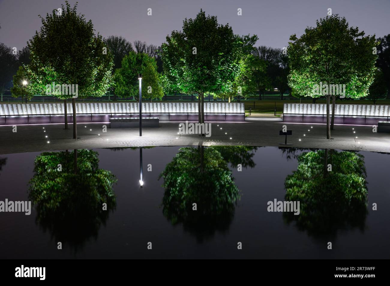 Il Korean Veterans War Memorial dopo il tramonto a Washington DC Foto Stock