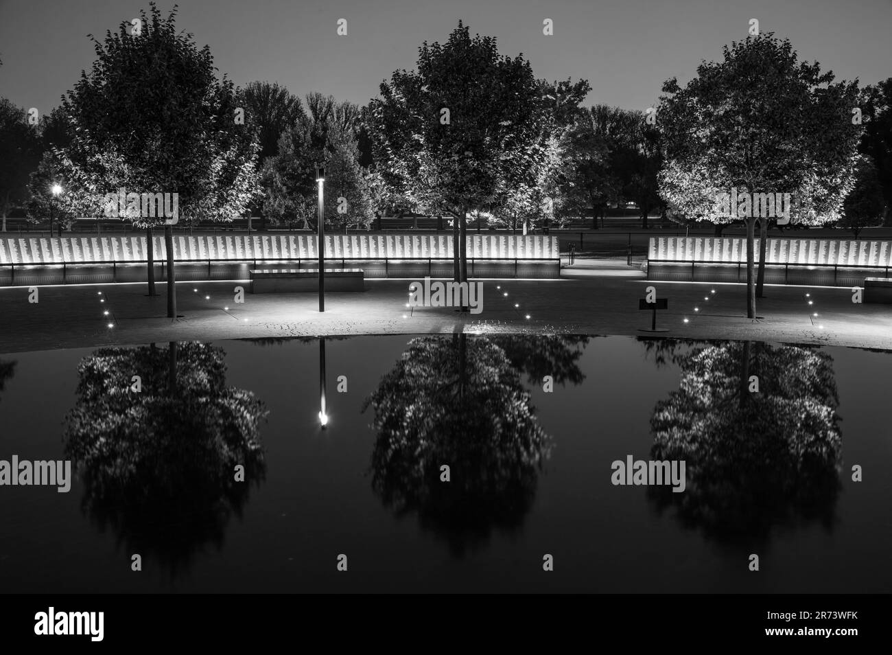 Il Korean Veterans War Memorial dopo il tramonto a Washington DC Foto Stock