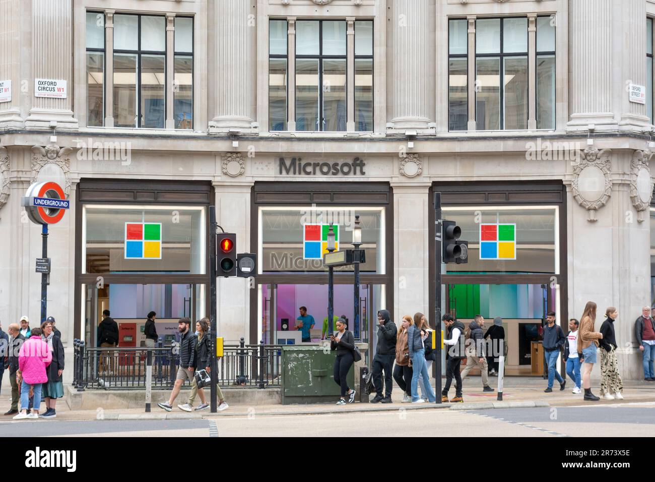 Londra, Regno Unito - 8 maggio 2023 : negozio Microsoft nella città di Londra. Microsoft Corporation è una società multinazionale americana che si occupa di tecnologia Foto Stock