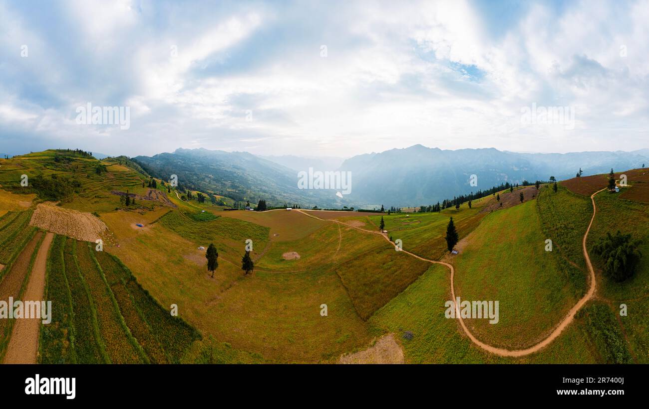 Vasta steppa nel distretto di Xin Man, provincia di ha Giang, Vietnam Foto Stock