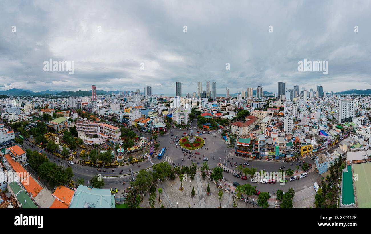 5 giugno 2023: Vista panoramica della città costiera di Nha Trang, Vietnam Foto Stock