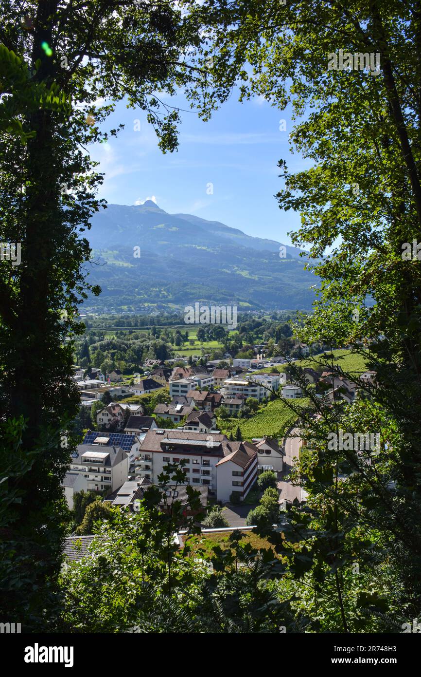 Vaduz Città in una cornice naturale - Liechtenstein Foto Stock