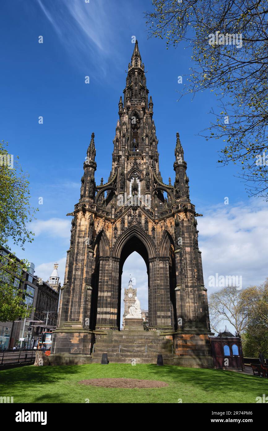 Il Monumento Scott nella città di Edimburgo in Scozia, Regno Unito. Architettura gotica vittoriana, monumento in onore dello scrittore scozzese Sir Walter Scott. Foto Stock