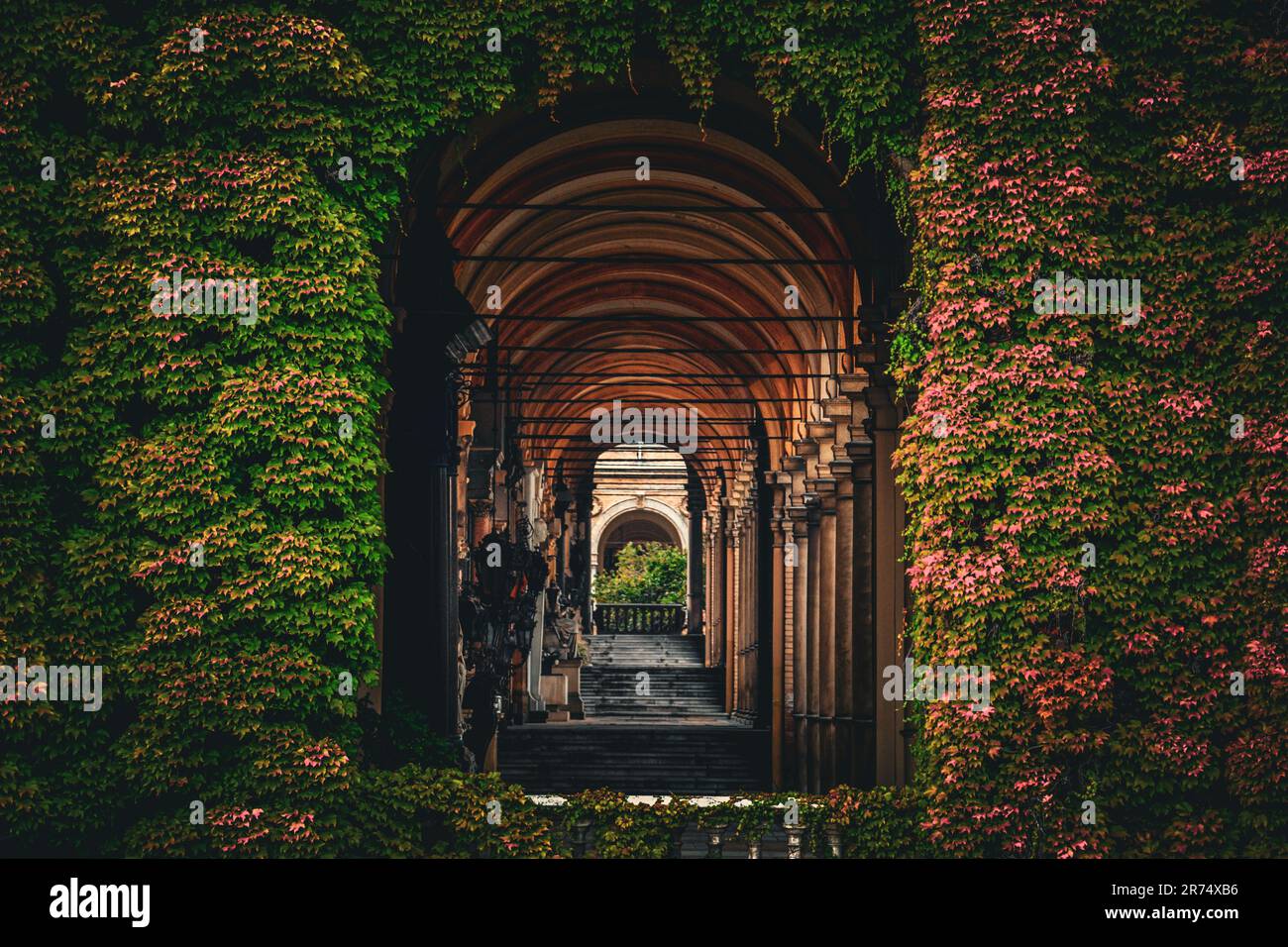 Corridoi del cimitero di Mirogoj - Zagabria, Croazia Foto Stock