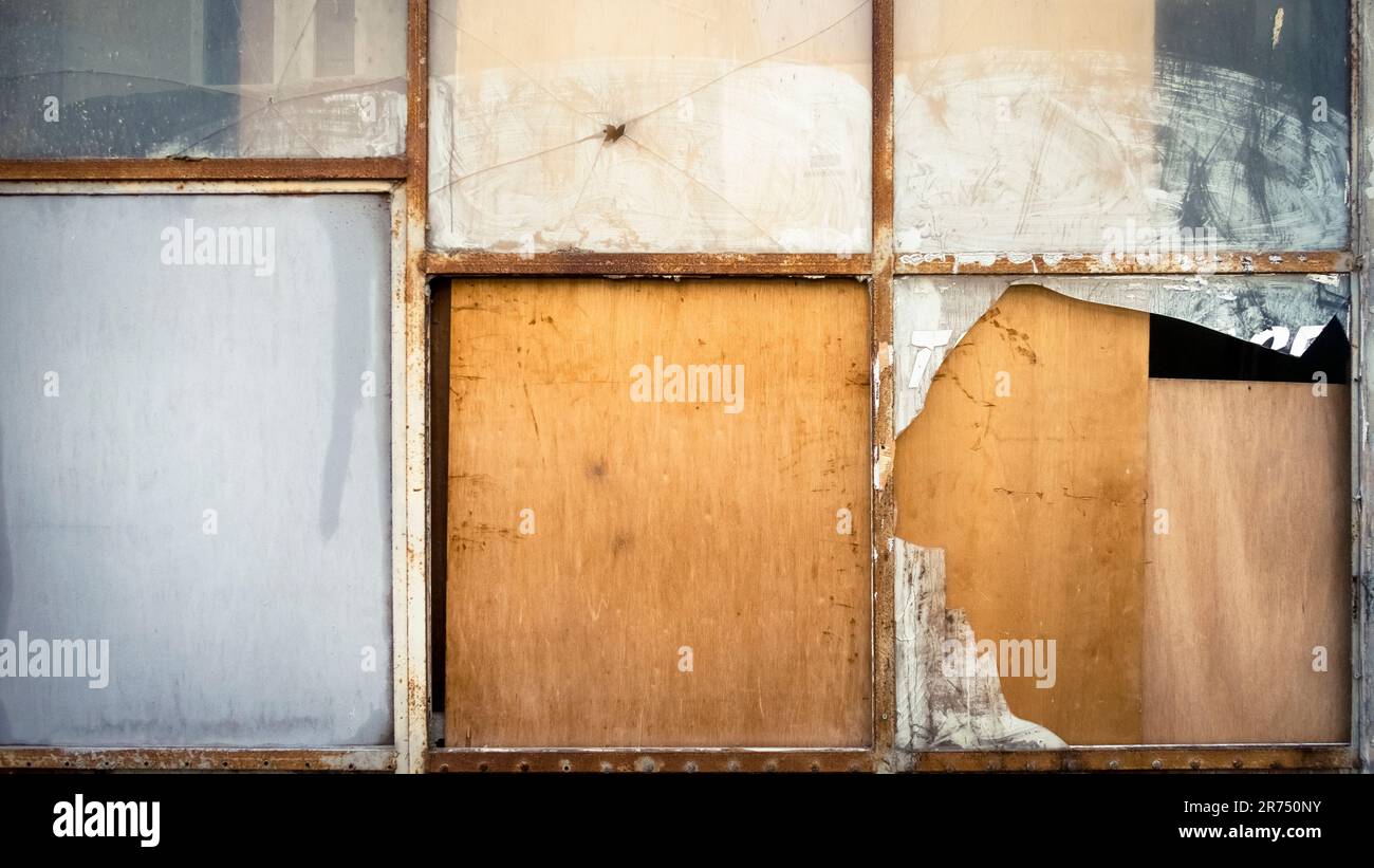Particolare di una vecchia parete della finestra a Narbonne. Foto Stock