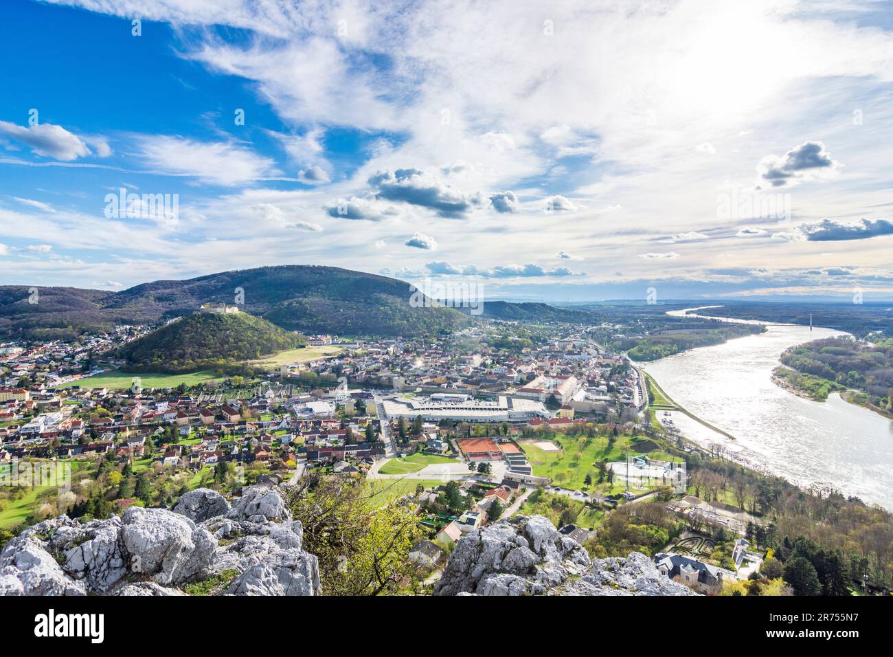 Hainburg an der Donau, vista della città vecchia di Hainburg, rovine
