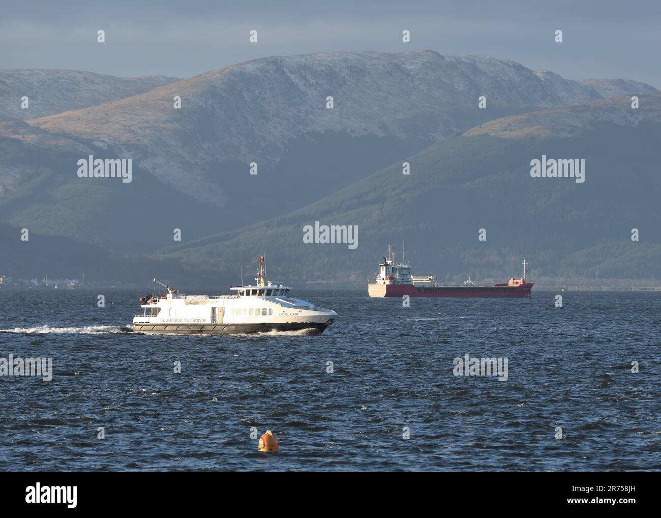 Il traghetto Caledonian MacBryne passernger 'Argyll Flyer' sull'estuario di Clyde in Scozia. Foto Stock