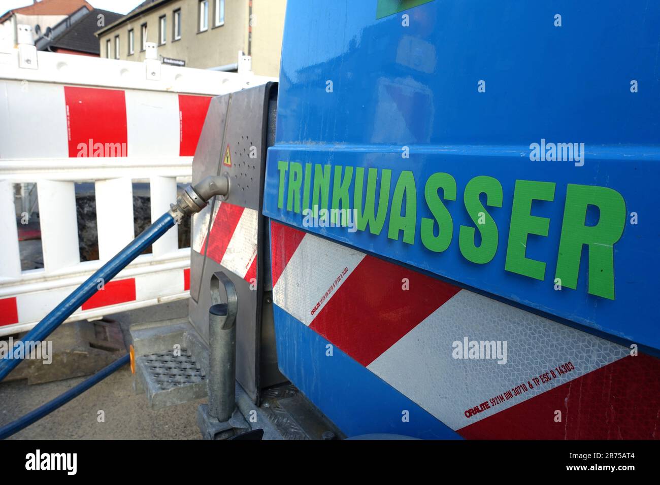 Rimorchio per acqua potabile in un cantiere, Germania Foto Stock