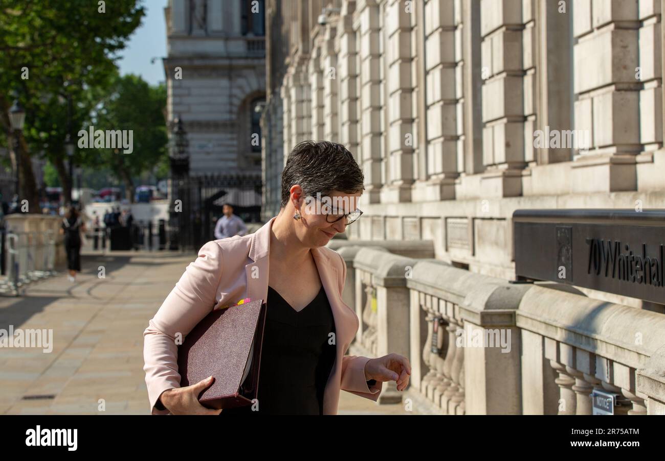 Londra, Regno Unito. , . Chloe smith firma il ministro che arriva all'ufficio del gabinetto per la riunione del gabinetto Credit: Richard Lincoln/Alamy Live News Foto Stock