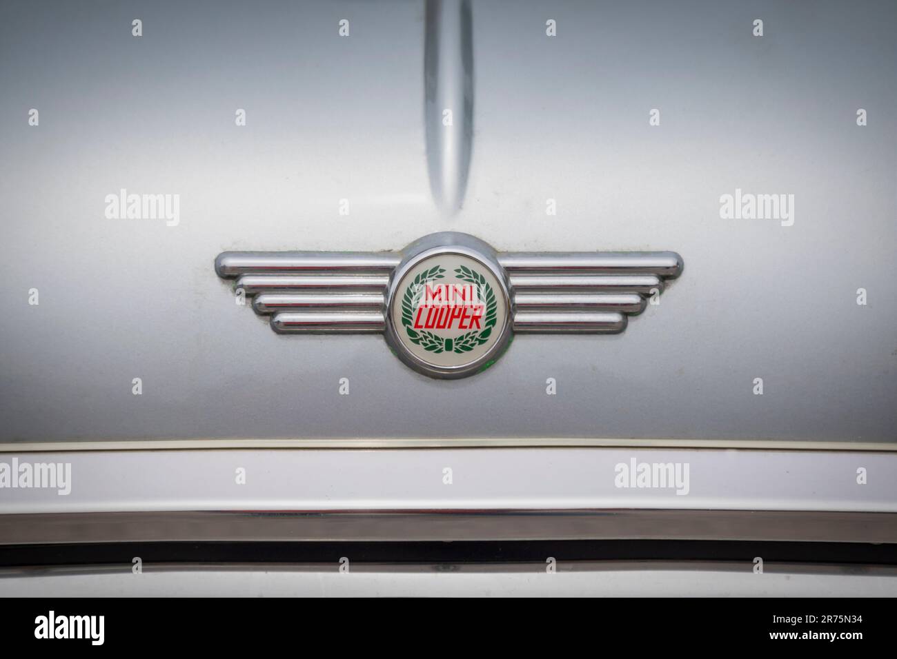 Badge sulla parte anteriore di un'auto d'epoca oldo Mini Cooper Foto Stock
