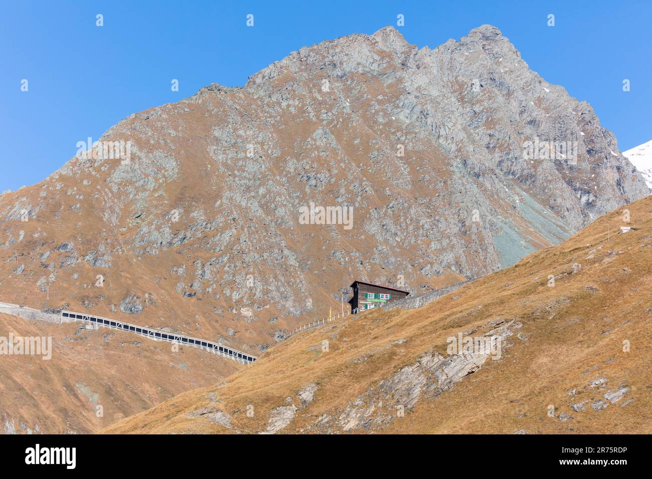 Vista dalla strada alpina Grossglockner fino al Volkerthaus e al Freiwandkogel in autunno Foto Stock