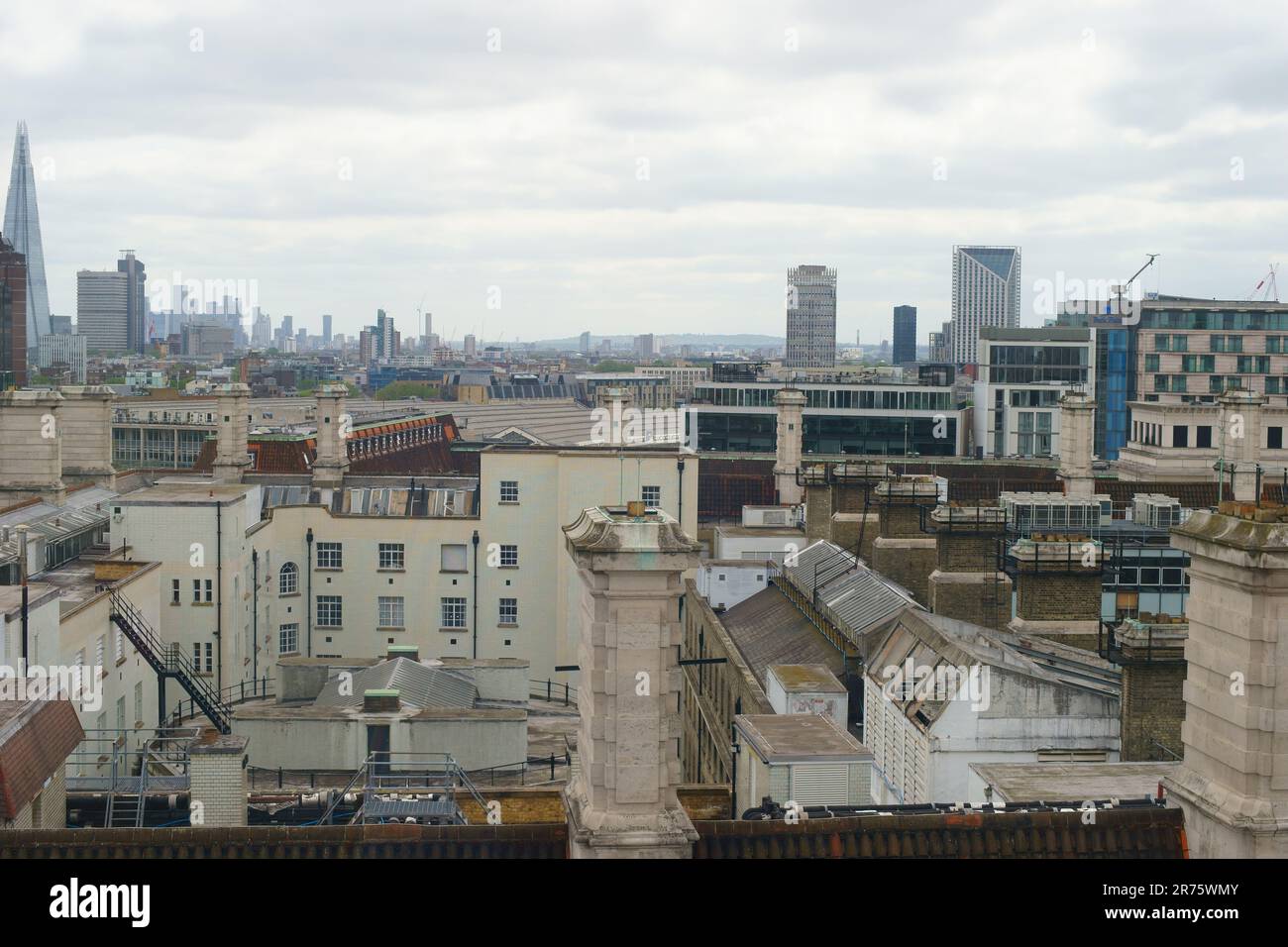 Inghilterra: panorama della città di Londra, compresi tetti, case, ecc. 2023 Foto Stock