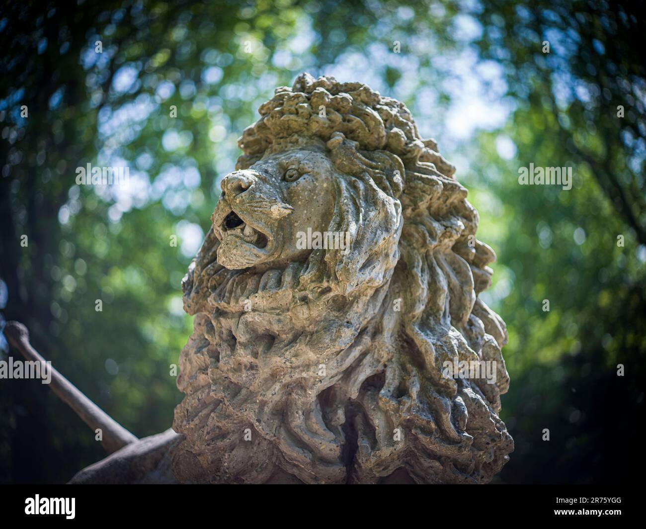 Italia, Bologna, Parco della Montagnola, statua del leone Foto Stock
